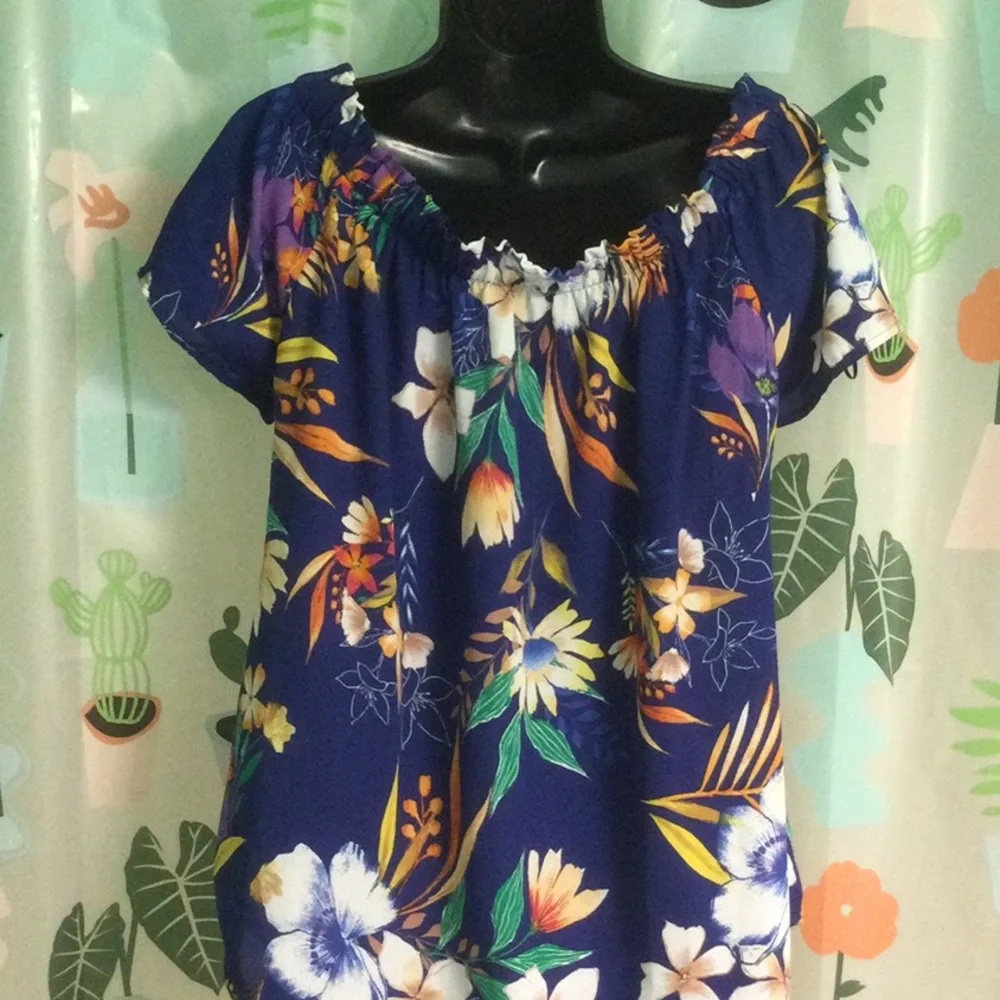 Ladies Top - Picture 3 of 5